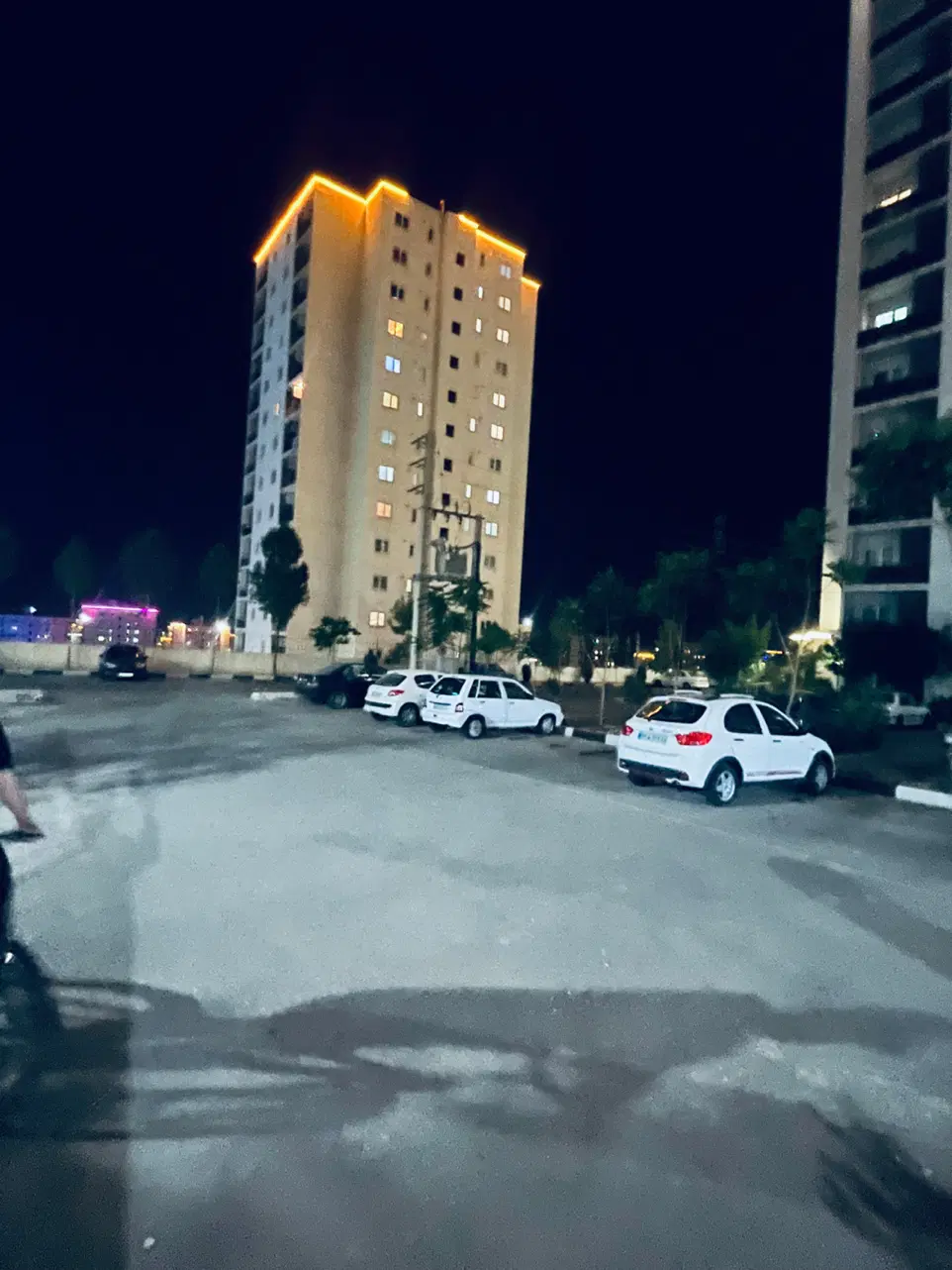 واحد فول لاکچری