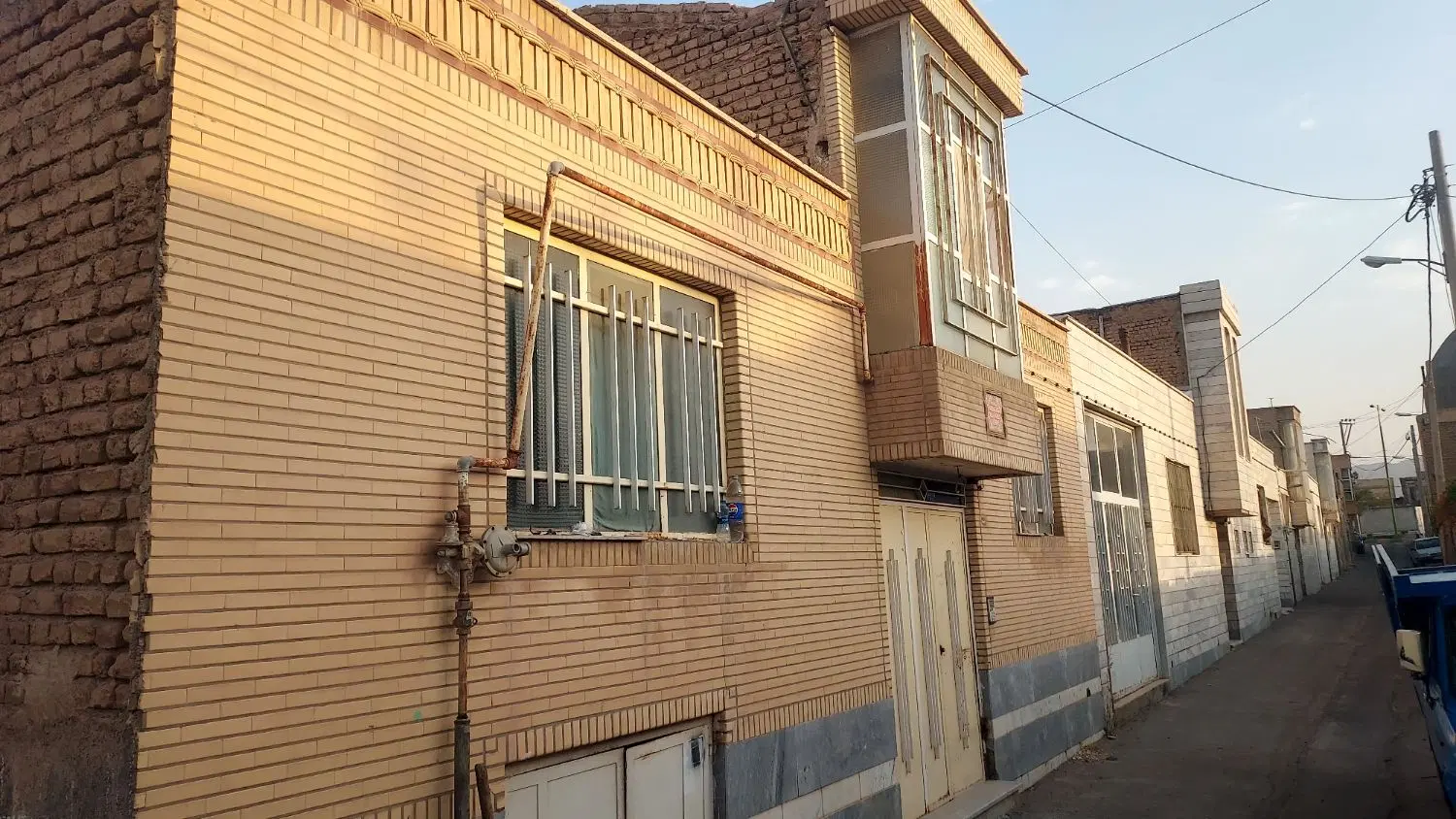 منزل همکف ۲۴۰ متری نزدیک میدان راوند