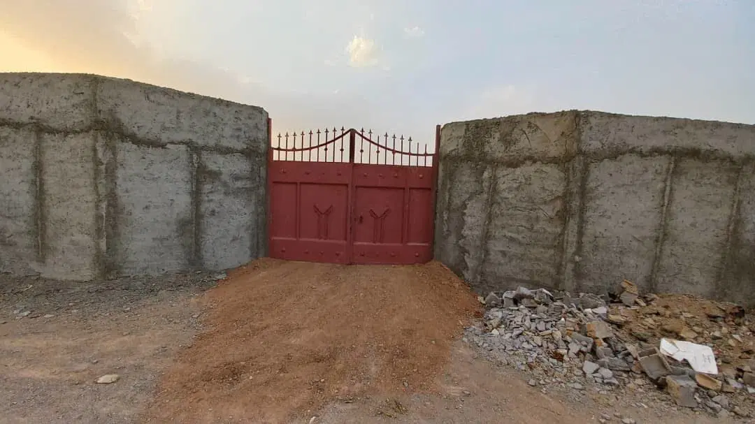 ۱۰۰۰ متر زمین در روران