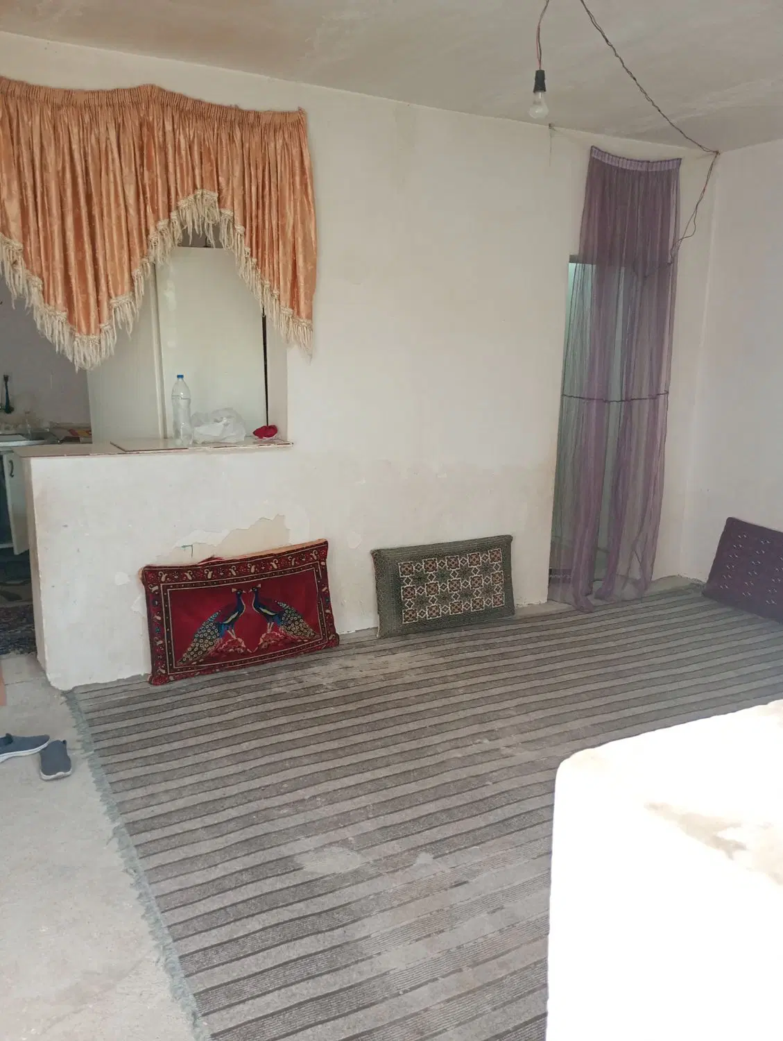 خانه حیاط دار دربستی باکمی وسایل زندگی نزدیک تهران