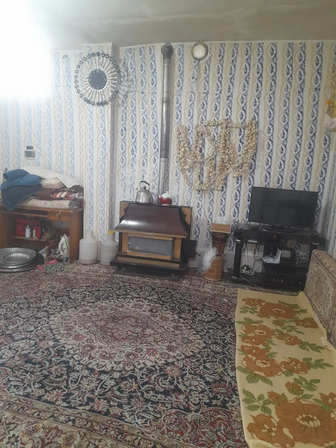 حیاط دو طبقه