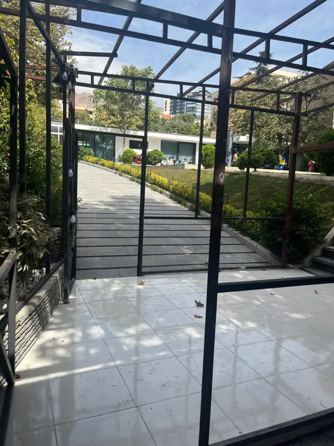 فرمانیه غربی ، ۱۳۰ متر ، یک از سه ، تراس بزرگ