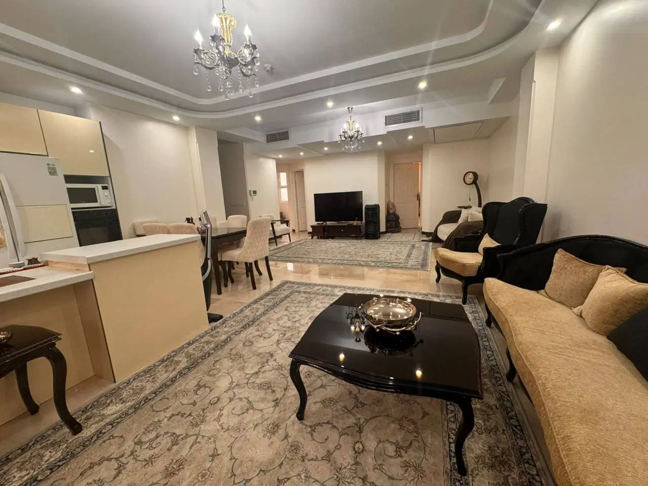 130 متر سه خواب  مستر  2 دو  پارکینگ سندی