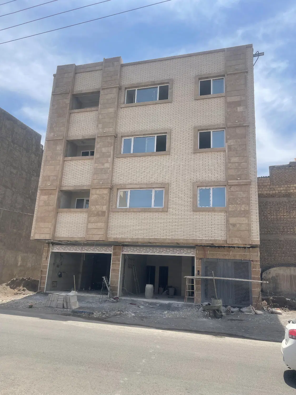 آپارتمان۹۶مترنوساززیرهمکف دانش خ۲۰متری۵_۴۰۰