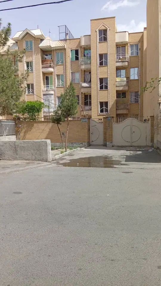 370 متر زمین