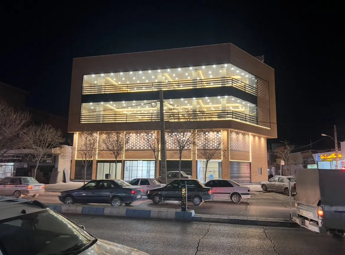 مغازه بزرگ خیابان امام