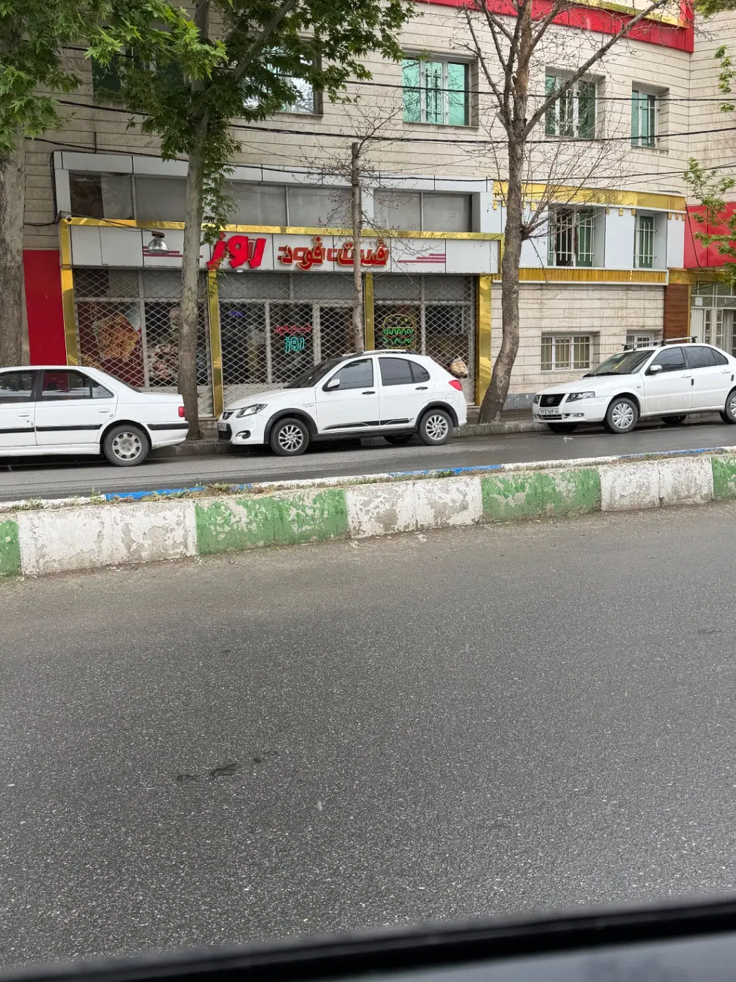 اجاره مغازه سه دهنه 30 متر در بلوار مدرس فلکه مفتح