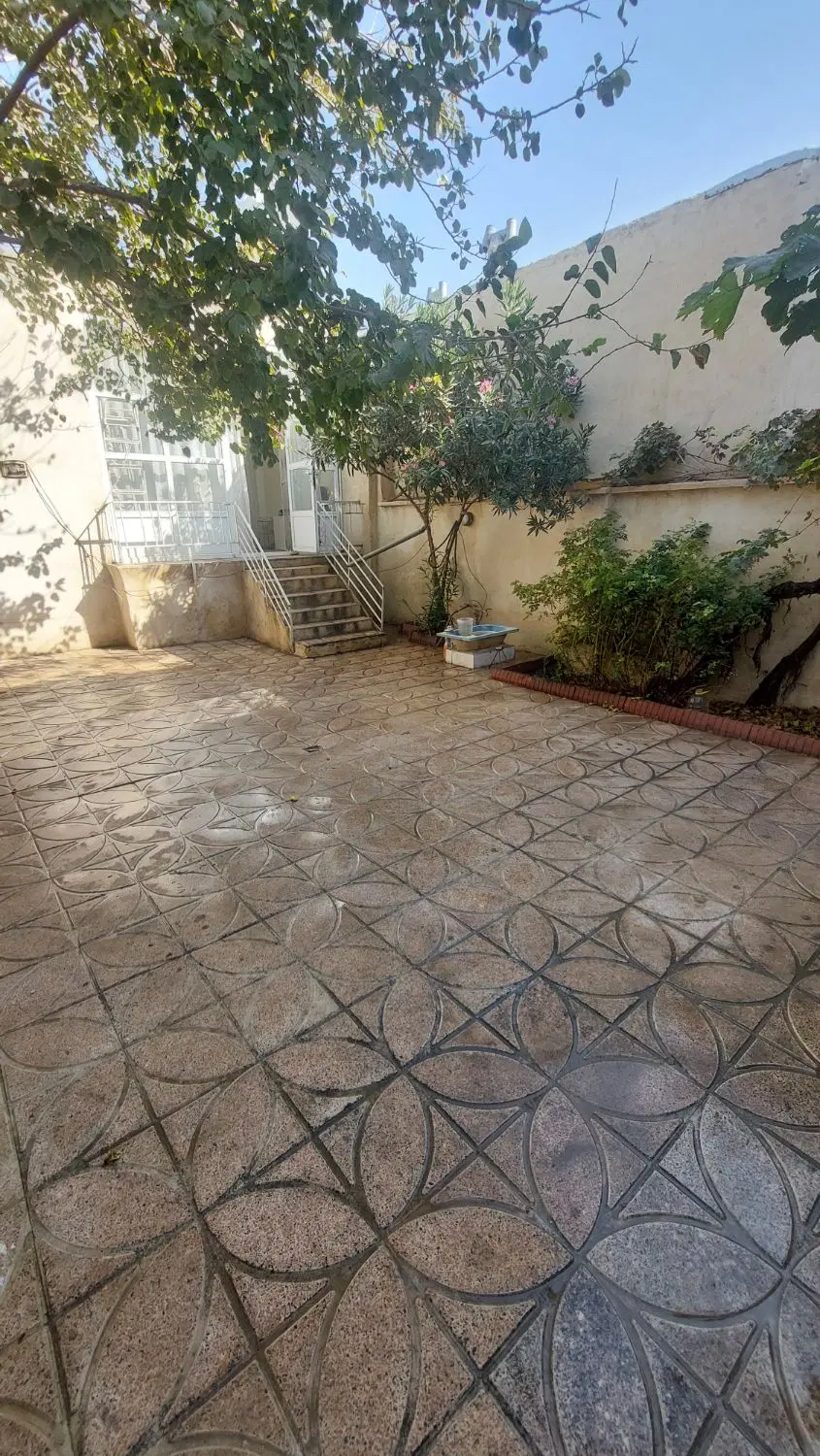 خانه حیاط دار سند تک برگ