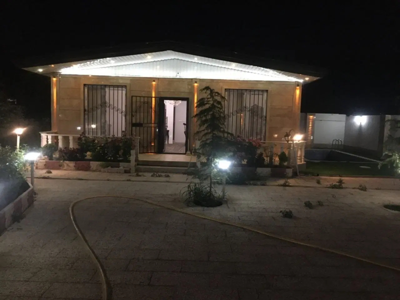 ویلا ۵۳۰ متری در کردان کرج