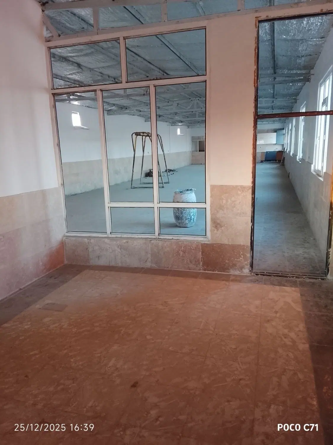 سوله و محوطه انبار صنعتی بهداشتی
