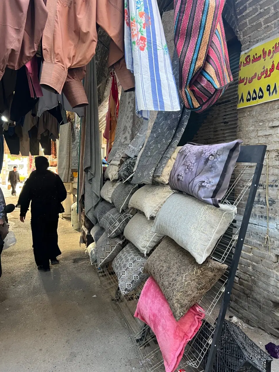 فروش یکباب مغازه در بازار سنتی چال حسن خان