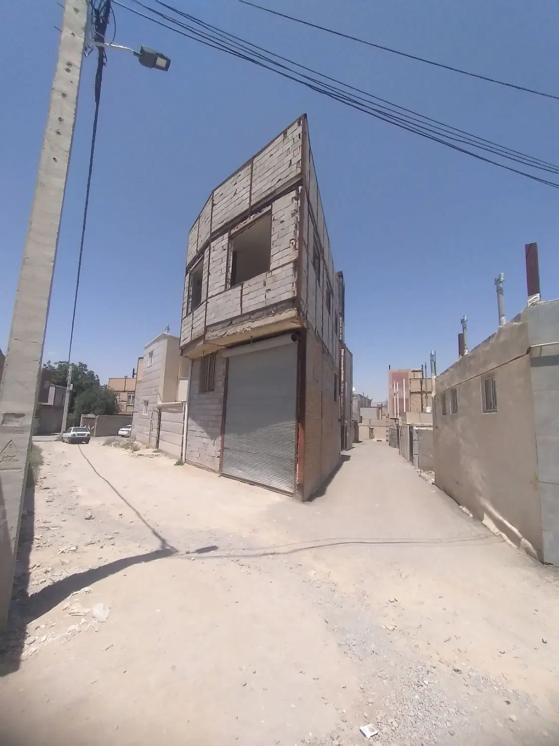 حیاط مسکونی ۷۵ متری