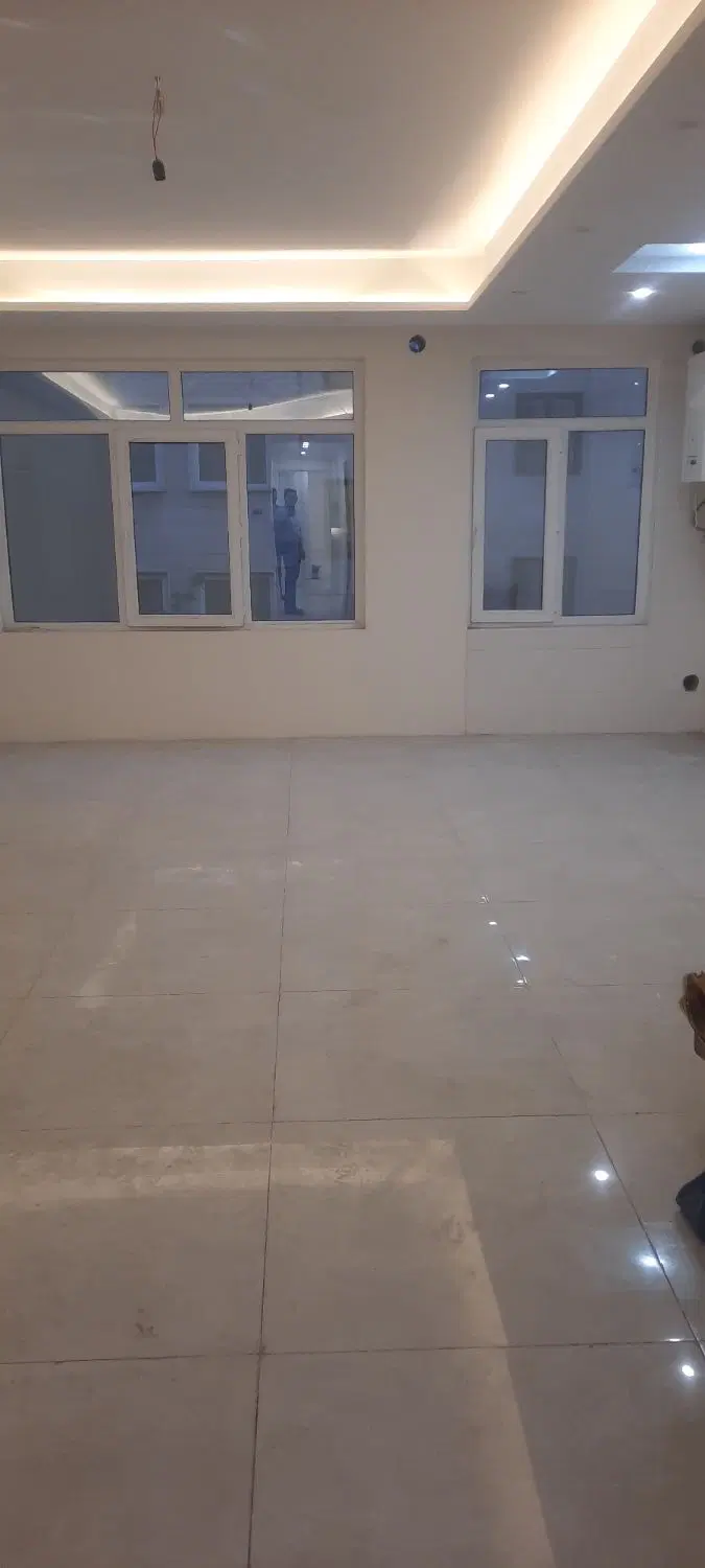 همخونه خانم موجه