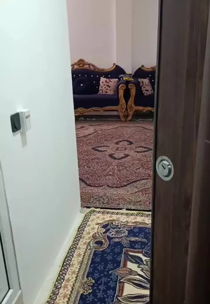 آپارتمان طبقه اول شیک و نوساز