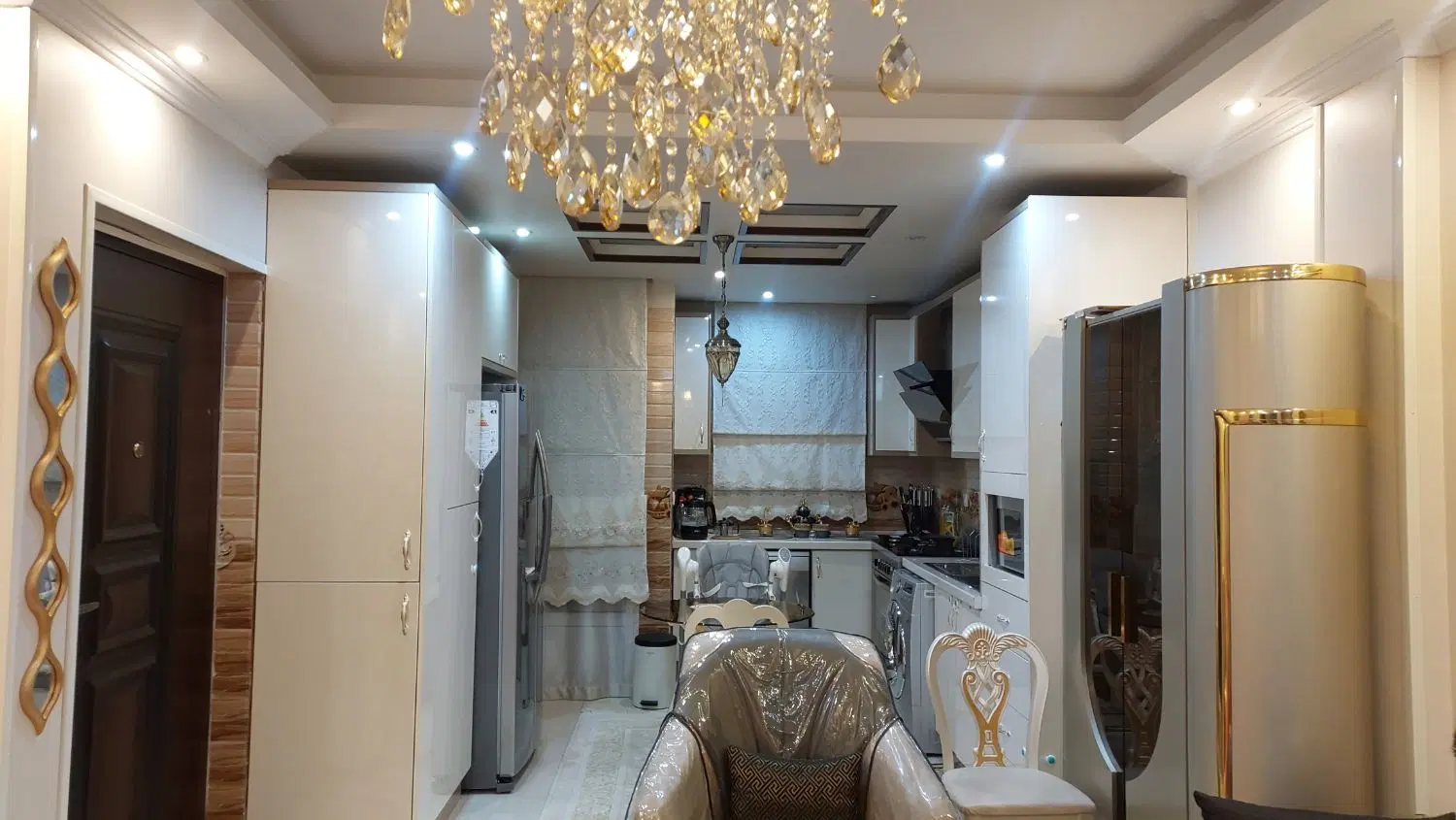 آپارتمان ۶۲ متری  دو خواب مالک هستم