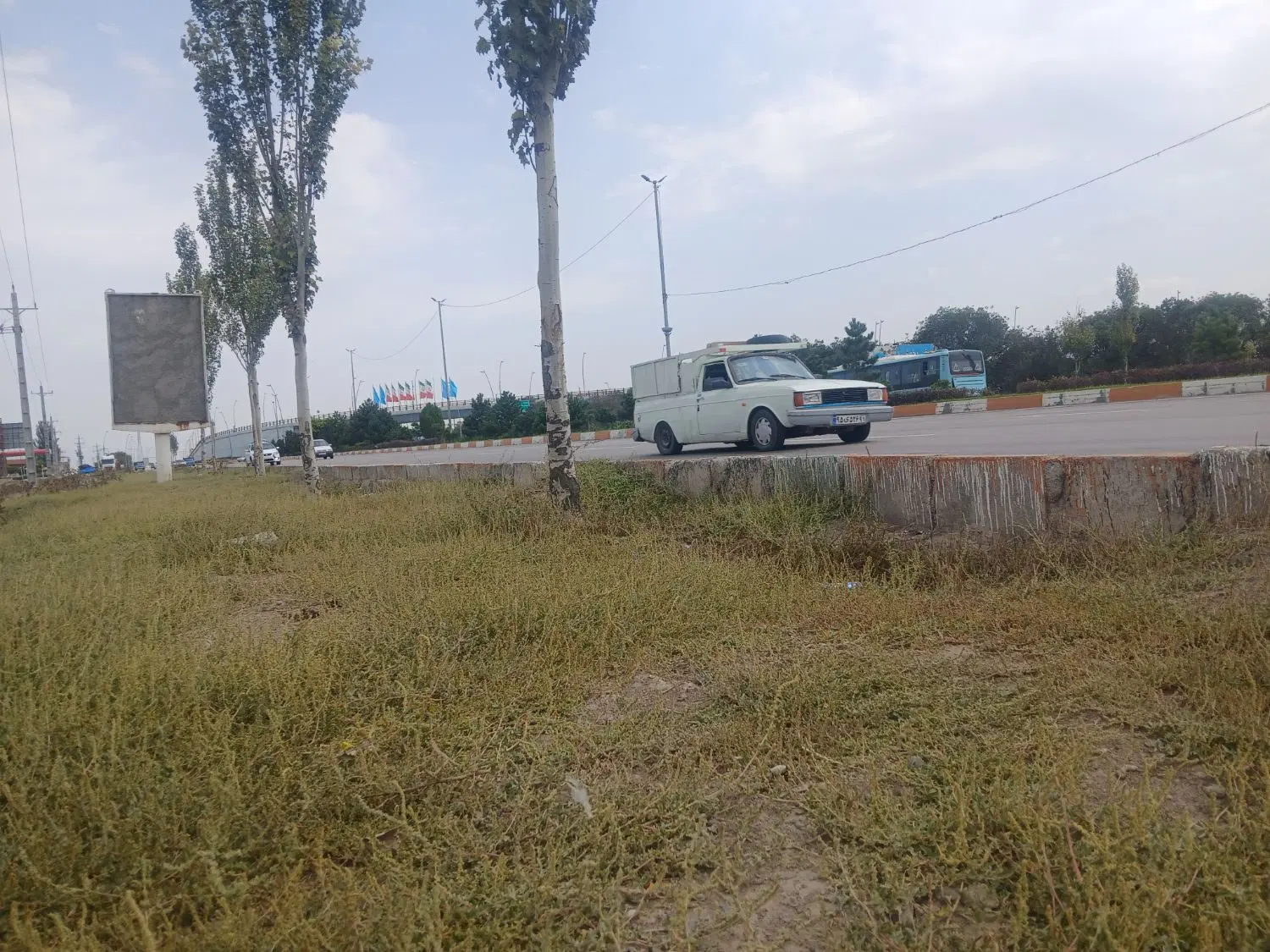 زمین بر خیابان اصلی