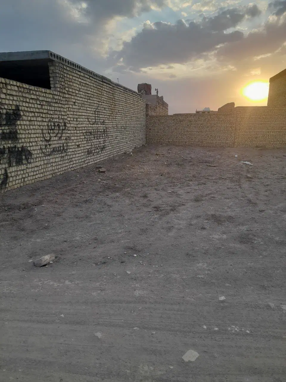 زمین فروشی