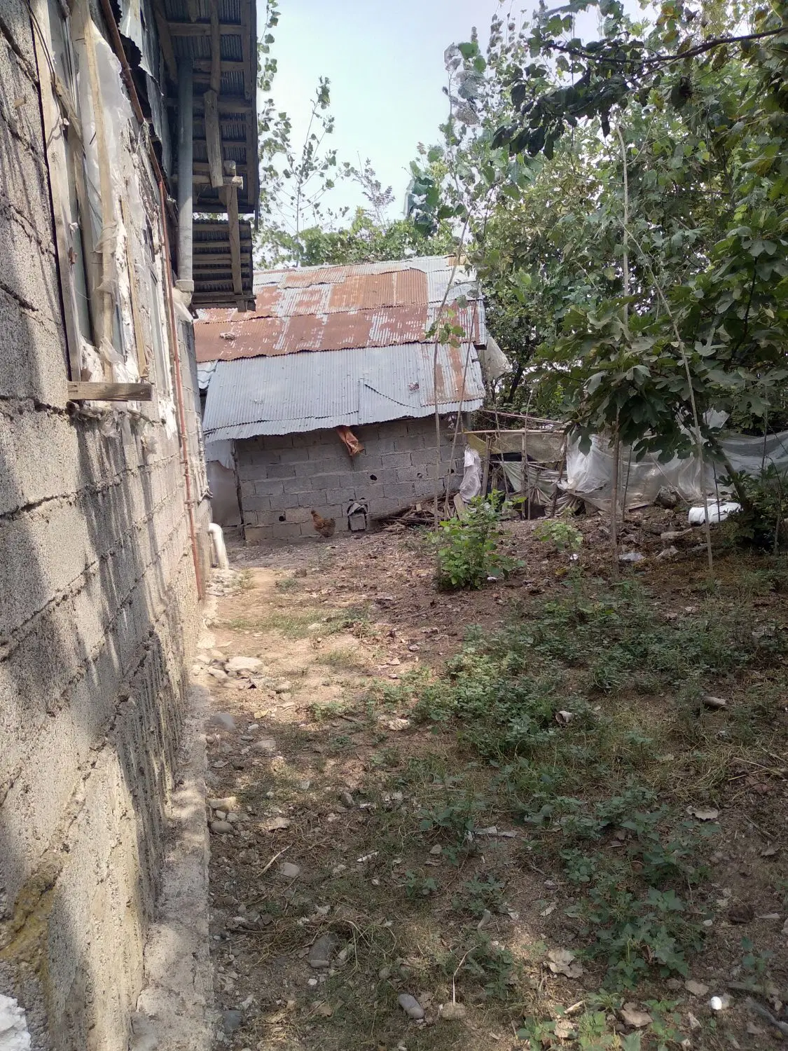 خانه کلنگی با۷۵۰مترزمین قابل بازسازی برآسفالت