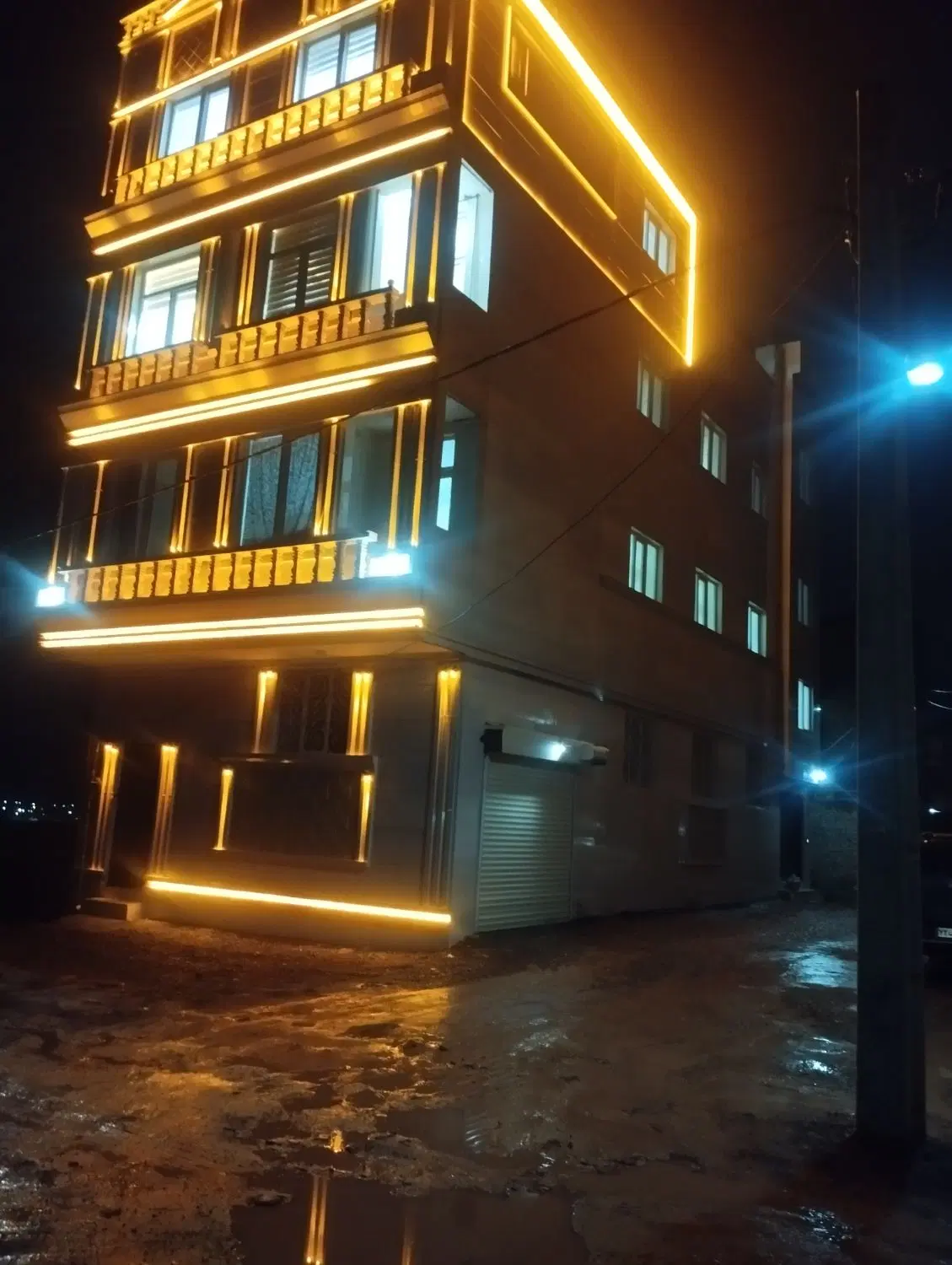 خانه مسکونی ۴طبقه به علت مهاجرت