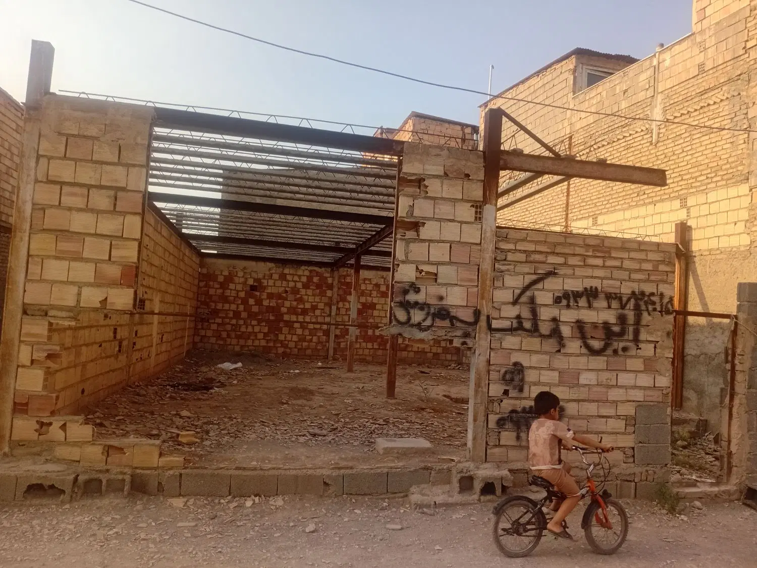 زمین فروشی