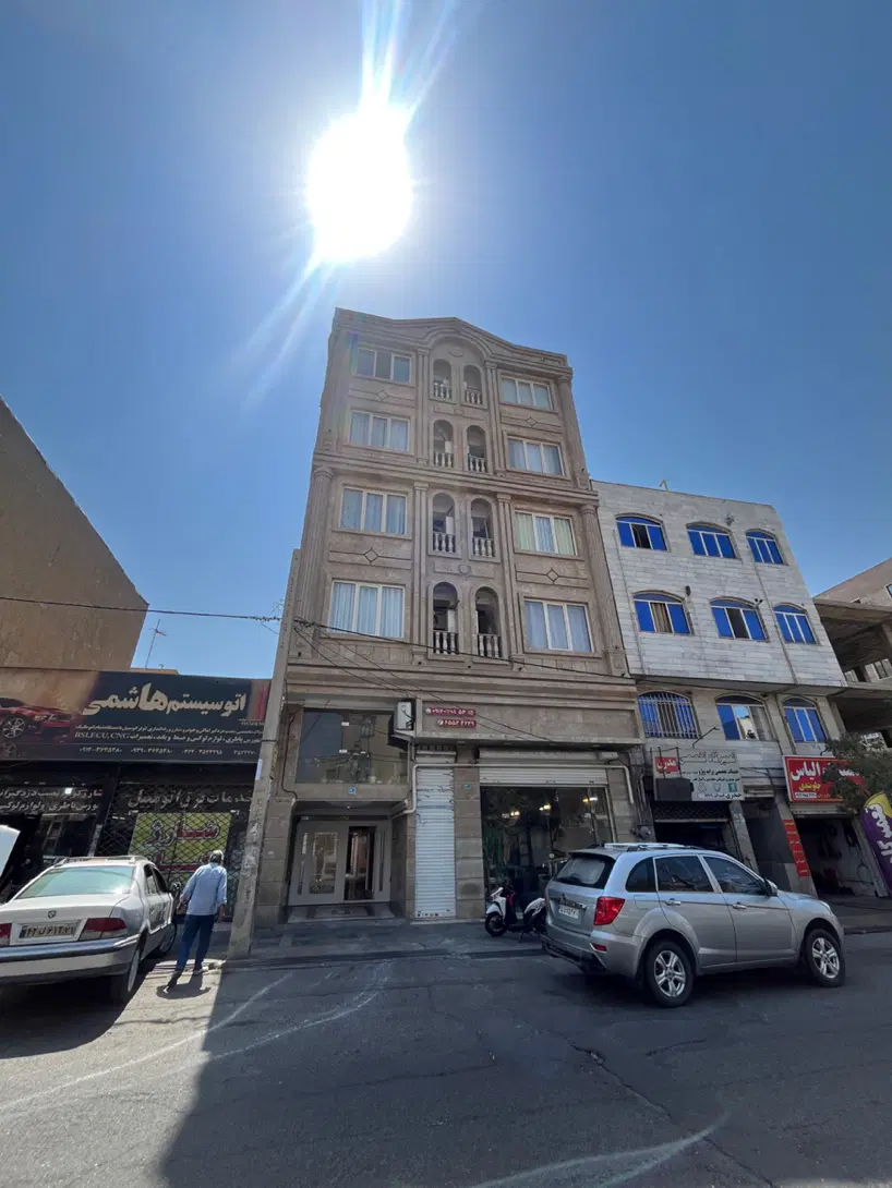 اجاره تجاری ۱۵متر ۲ نبش نقلی جم‌و‌جور اول ۱۰ شرقی