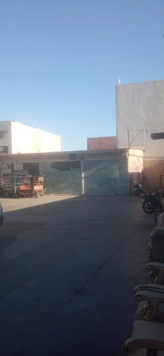 مغازه داخل گاراژ