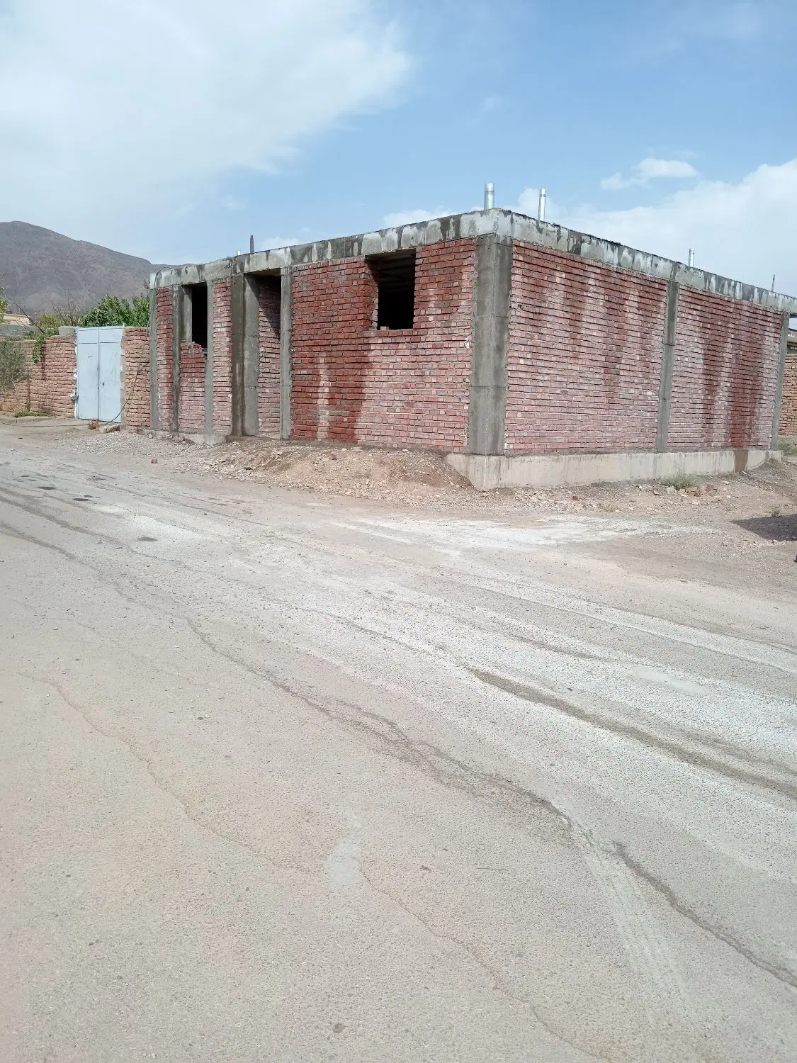 خانه نیمه ساز
