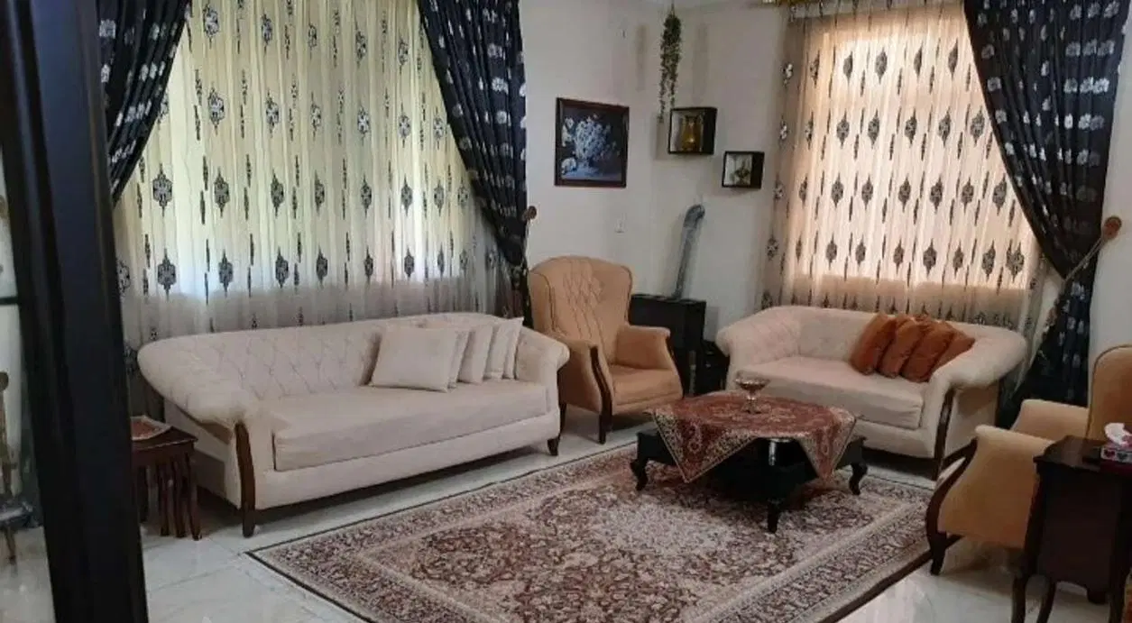 هم خونه خانم