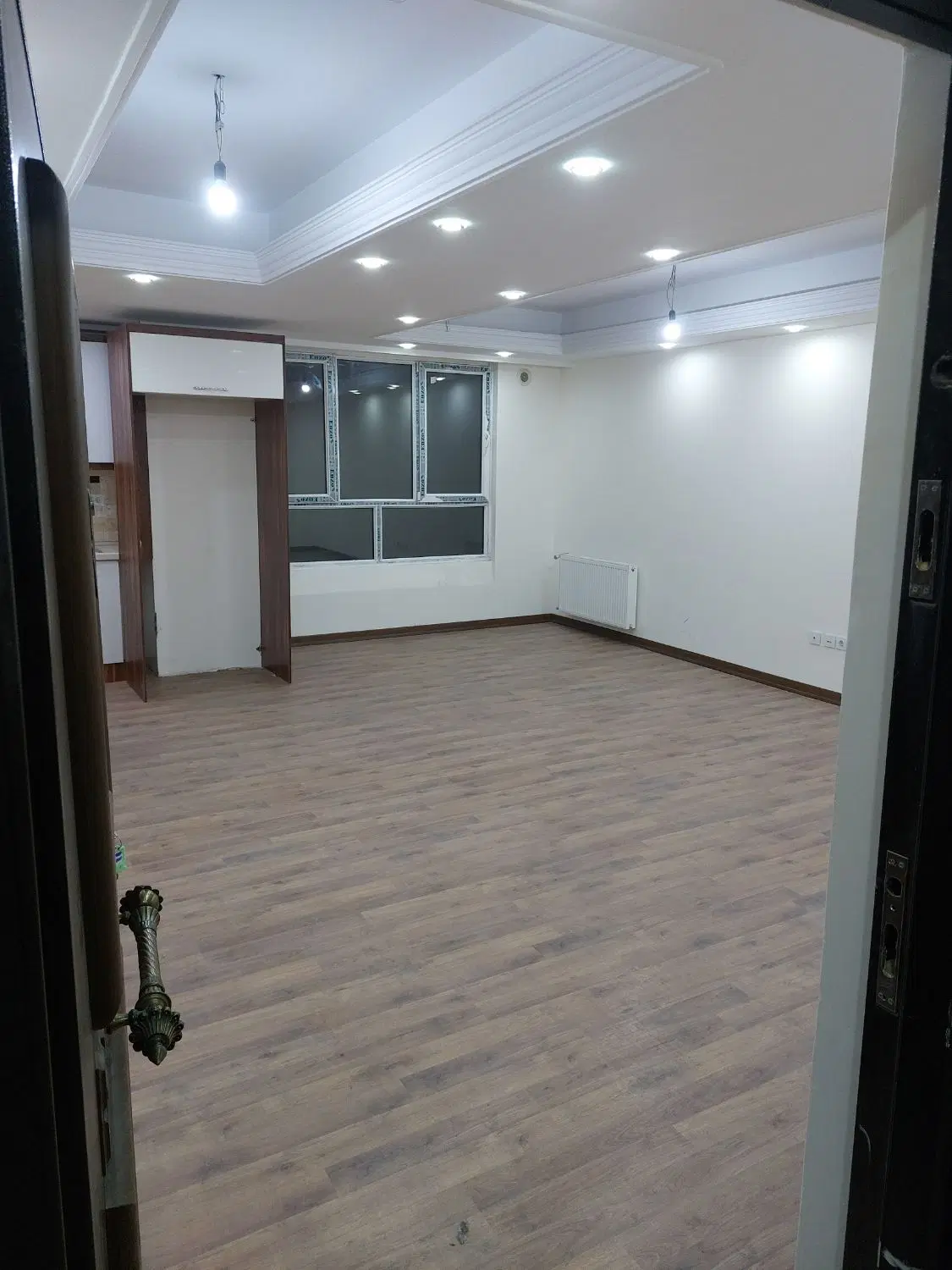 اجاره واحد ۸۰ متری پارکینگ اسانسور بالکون