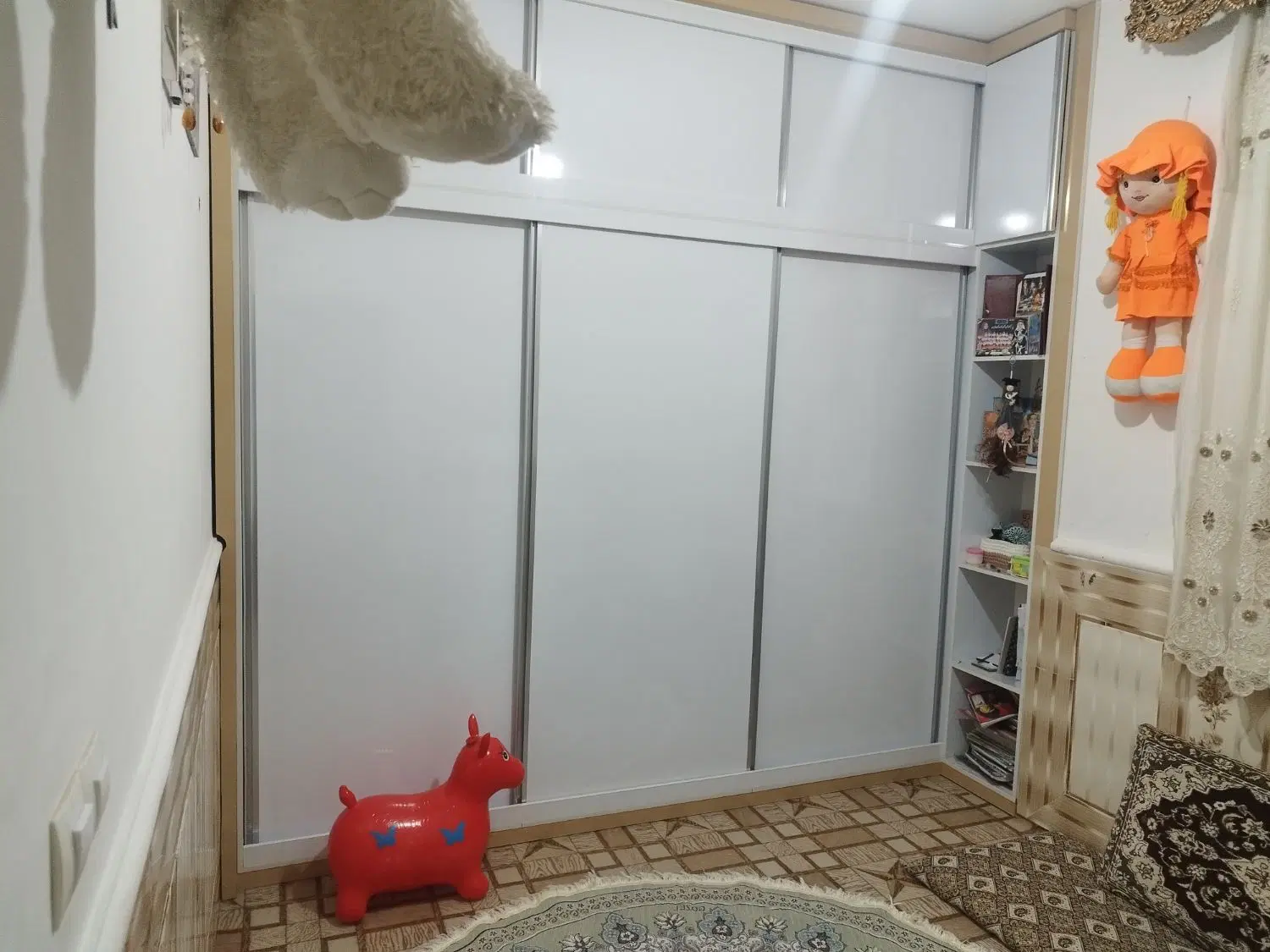 آپارتمان حیاط دار