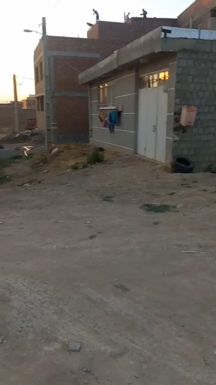 ۹۰ متر زمین ۱۰ درصد