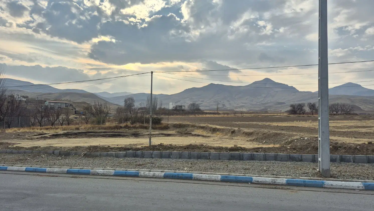 زمین تجاری مسکونی سنقر(سطر)