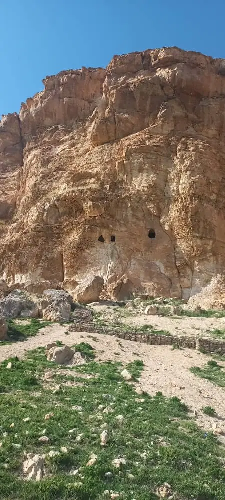 باغ۳۵۰۰متری دیوارکشی با سهمیه آب دیوارکشی ابرو