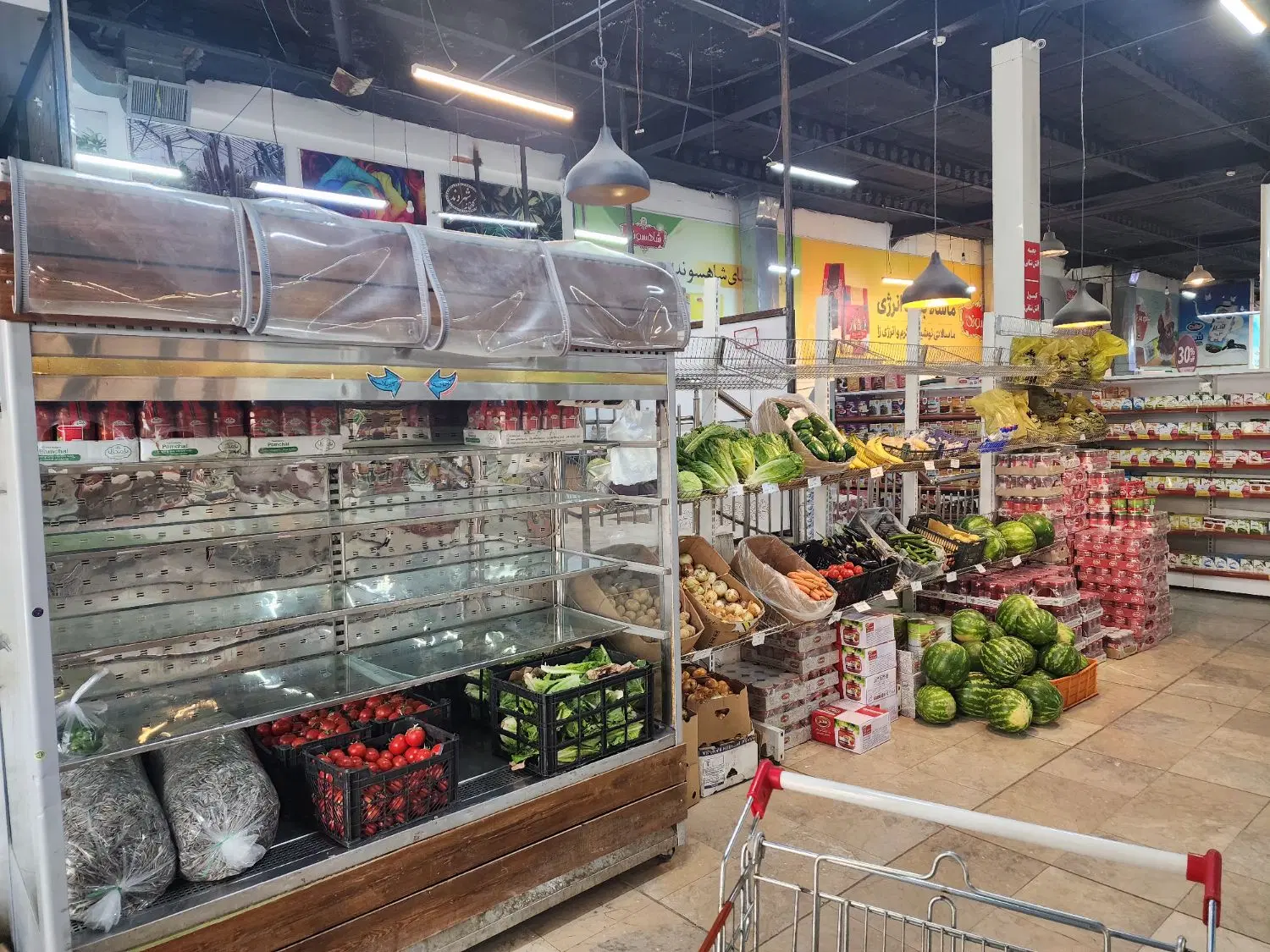 اجاره غرفه میوه فروشی در هایپر مارکت هفت تیر9