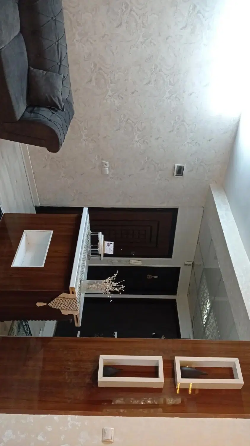 آپارتمان قرمز