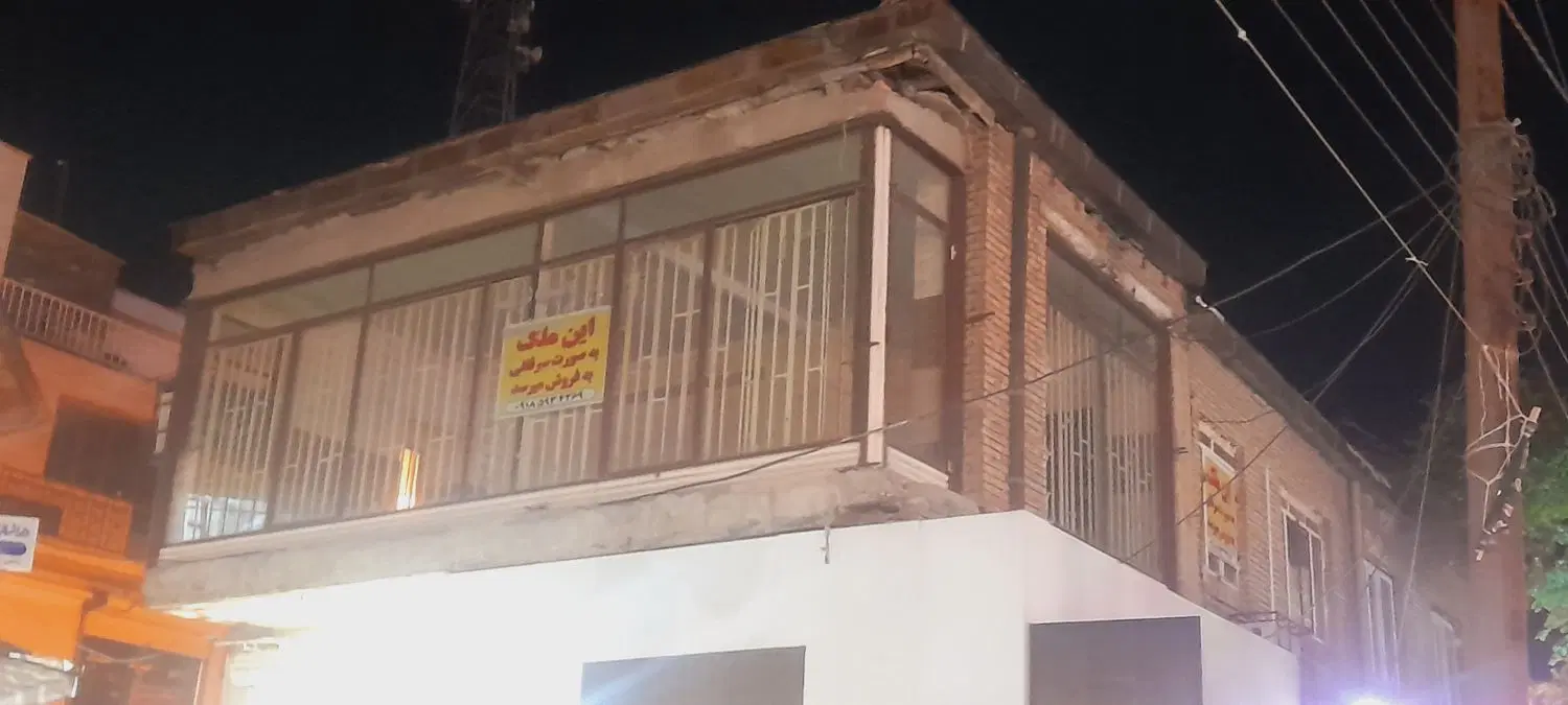 فروش یک باب مغازه .بالای آبمیوه فروشی