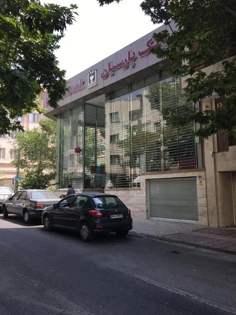 مغازه تجاری ۲۳۰ متر بر اختیاریه