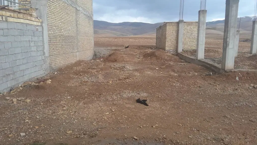 زمین دوچشمه