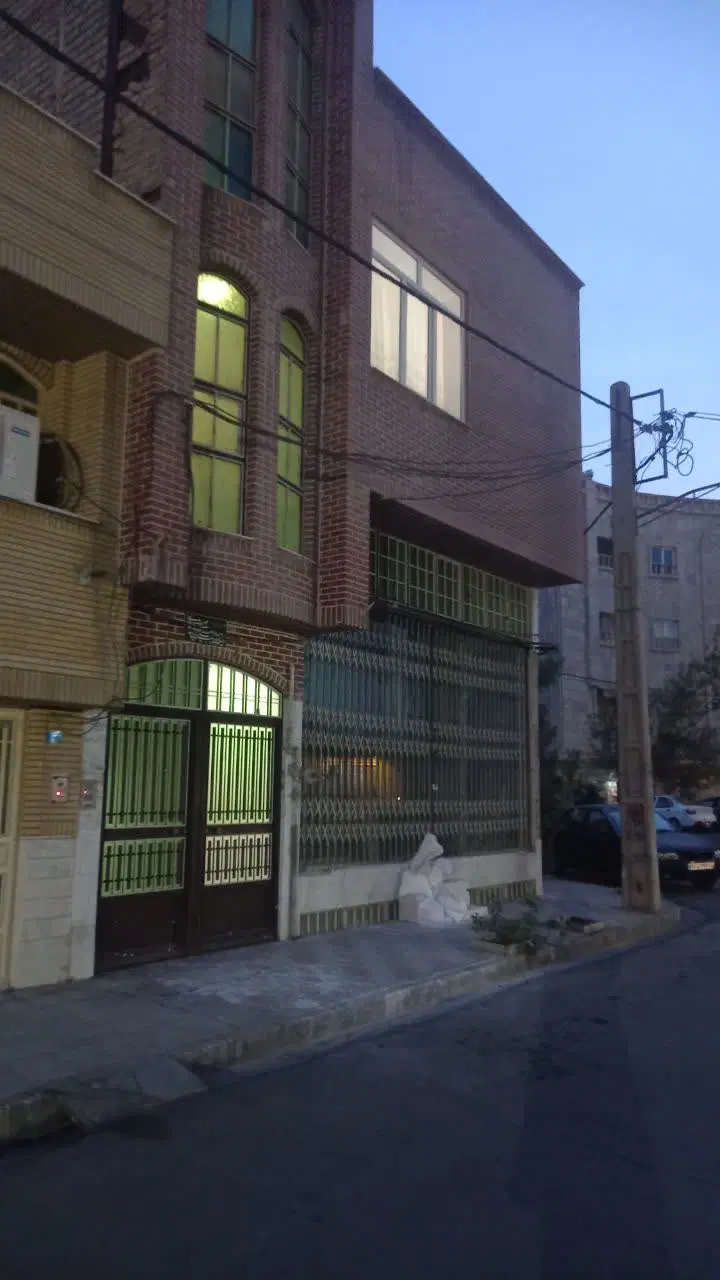 مغازه دو نبش پیام نور  دور میدان شهدای پدافند