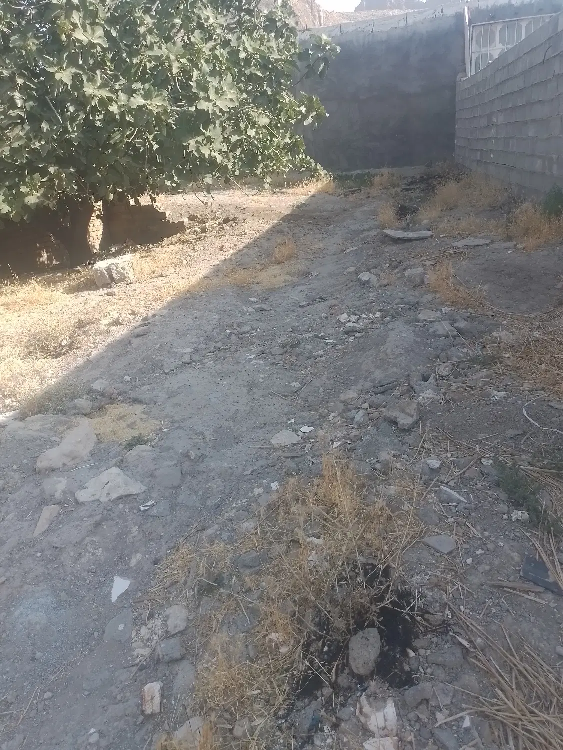 ۱۸۰ متر زمین گونیا