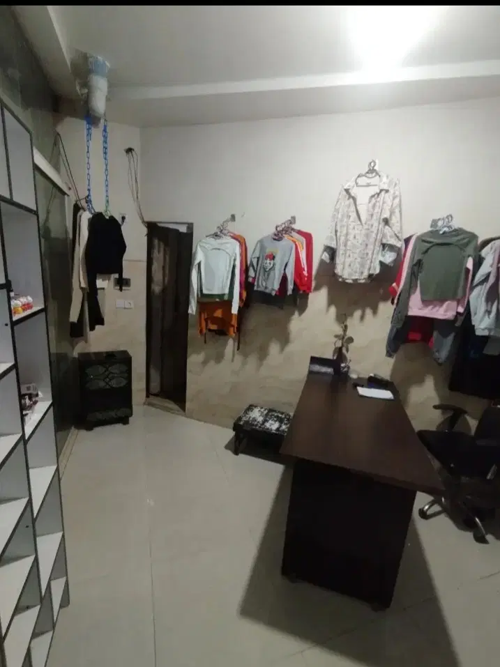 یک عدد مغازه 11متری