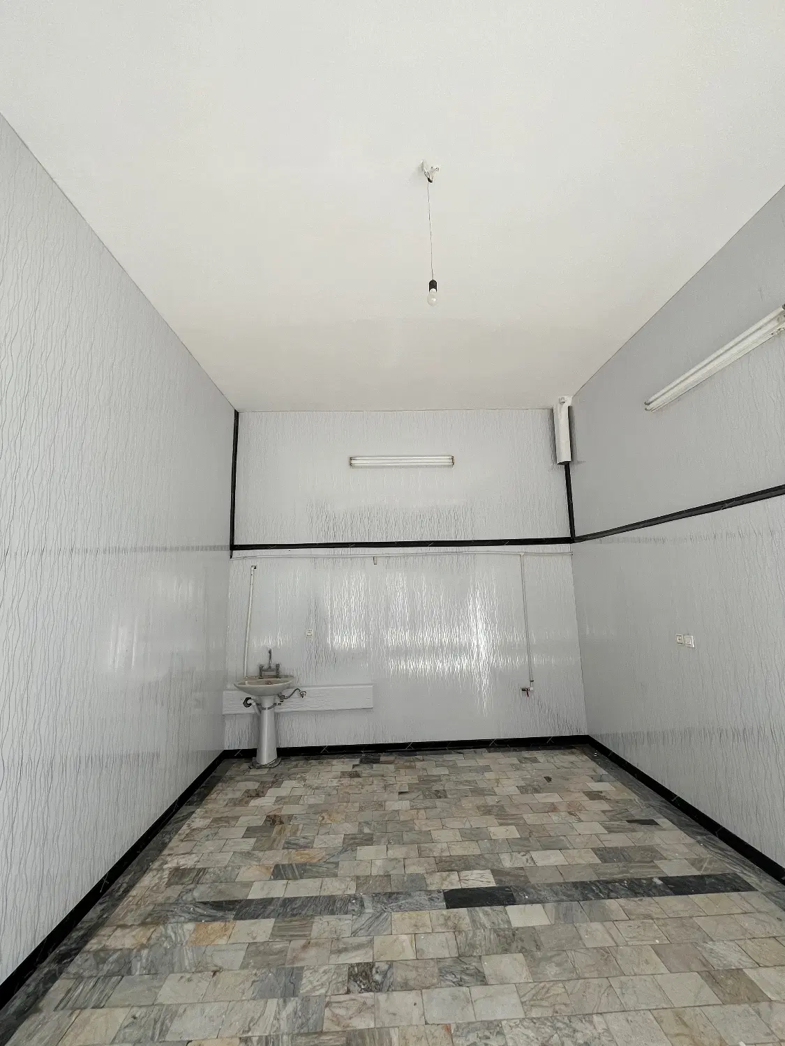 مغازه ۲۰ متری خیابان سعادت