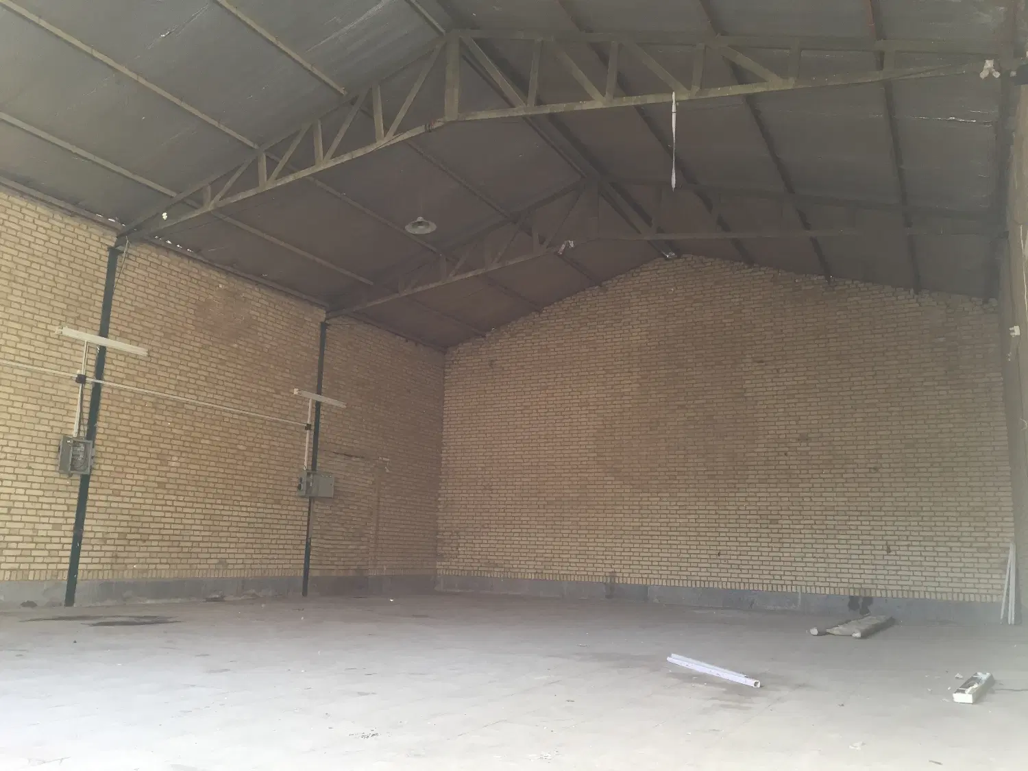 ۲۲۰ متر سالن اجاره ای واقع در گرجی