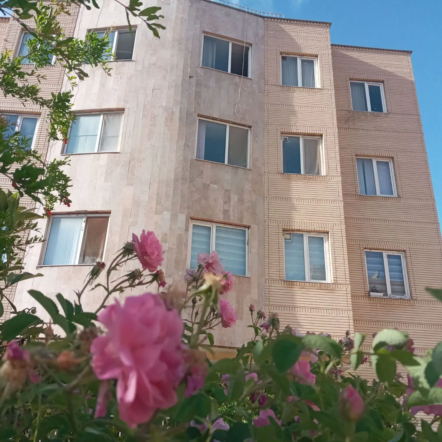 فروش آپارتمان دربهترین لوکیشن صدرا(شیراز)