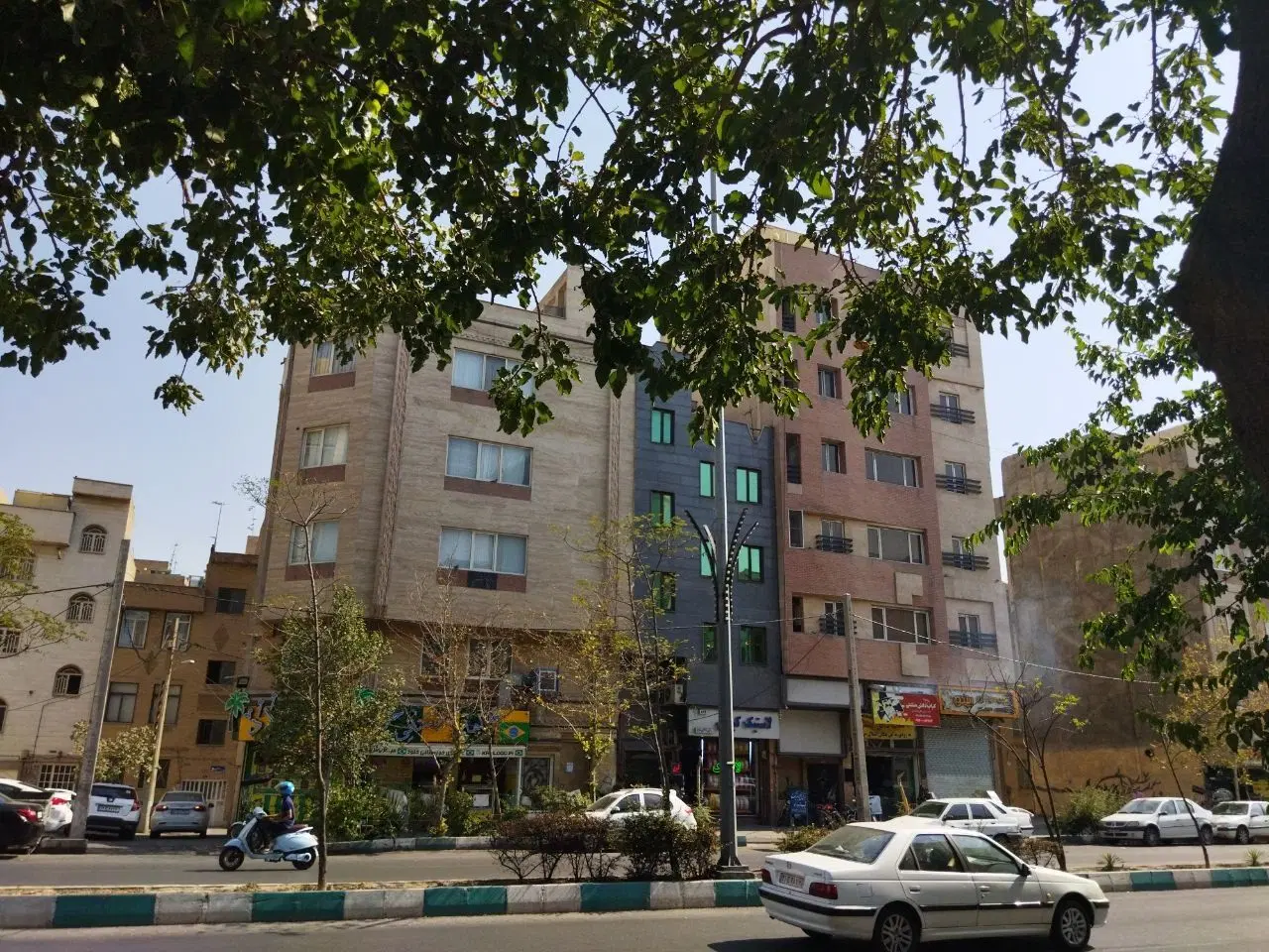موقعیت اداری ۵۰ متری _ بر خیابان سپه _ تک‌واحدی