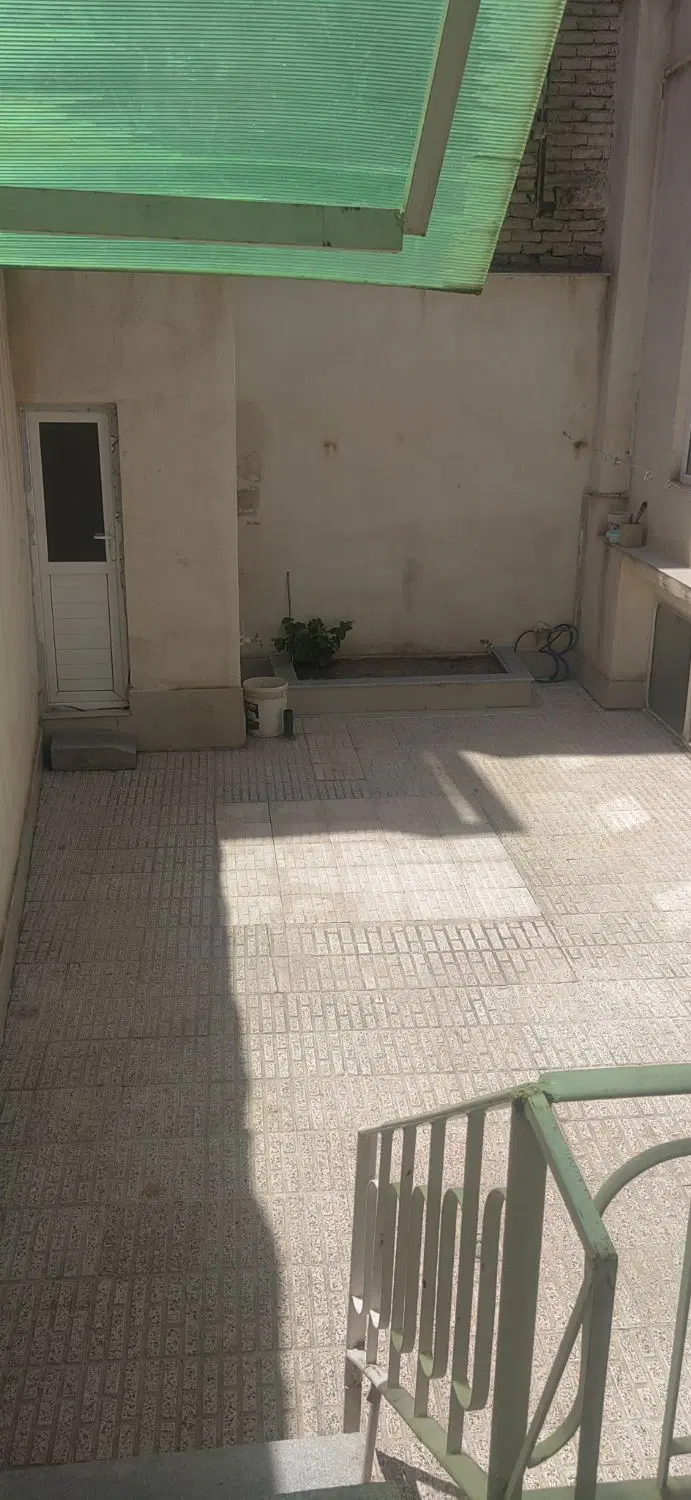 منزل ۱۲۰ متری.  در خیابان شهید موسوی جنب مسجد قیام
