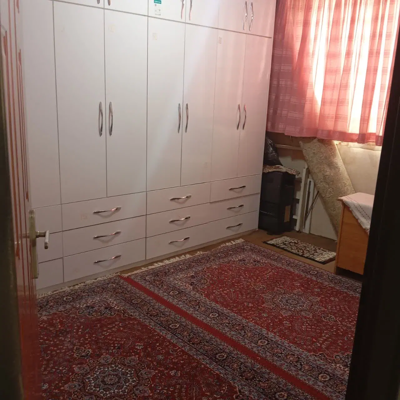 آپارتمان تمیز و شیک