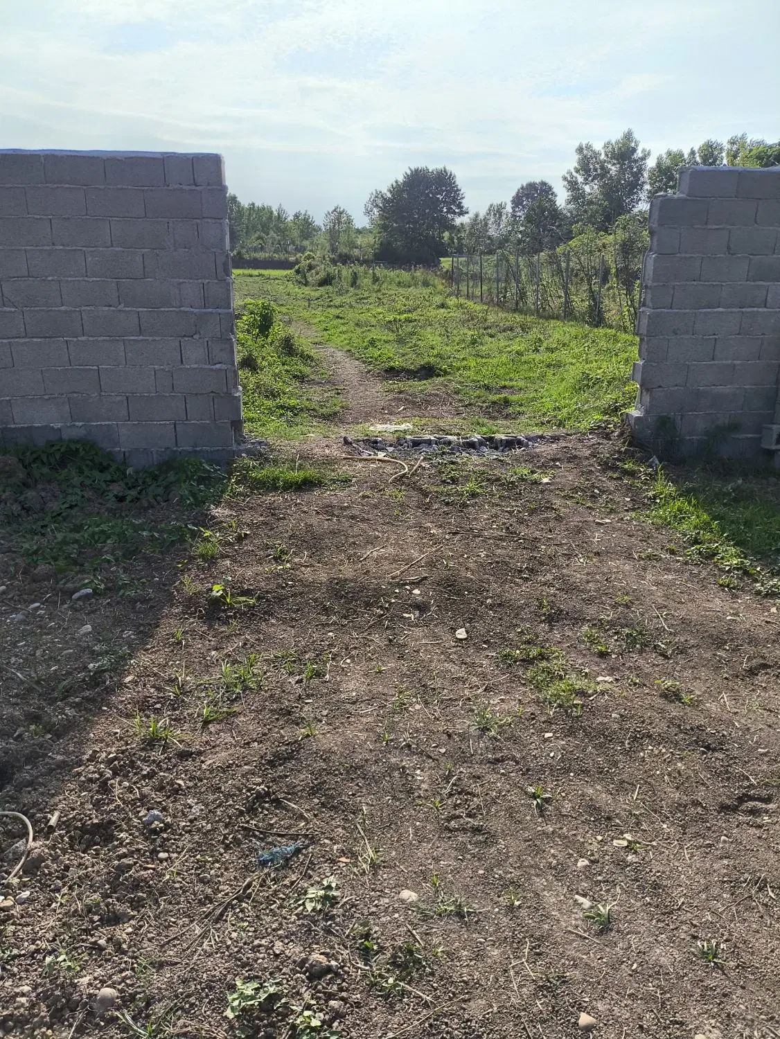 زمین روستایی مسکونی دور دیوار