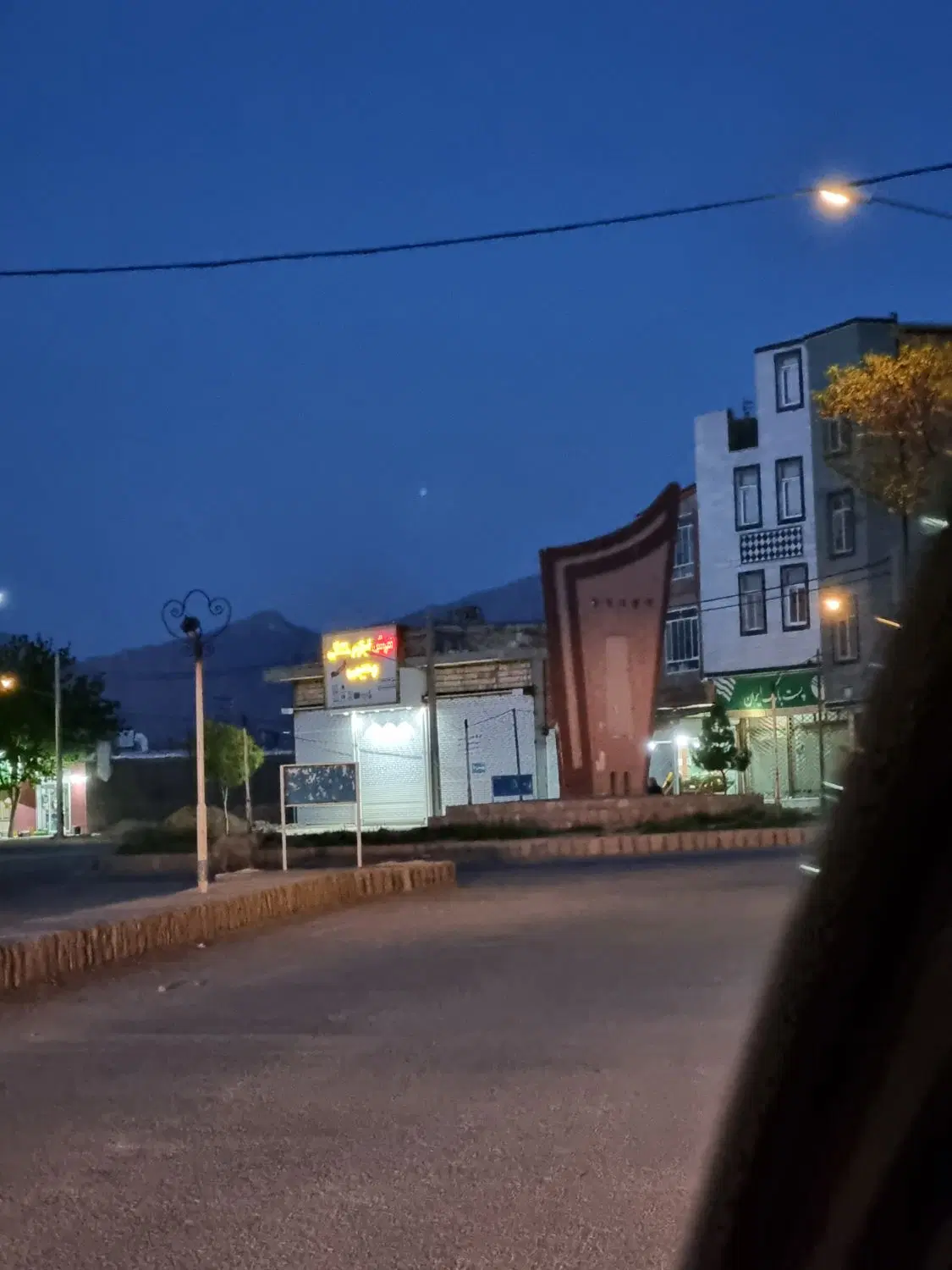 ۱۳۰ مغازه تجاری و مسکونی اتیمز