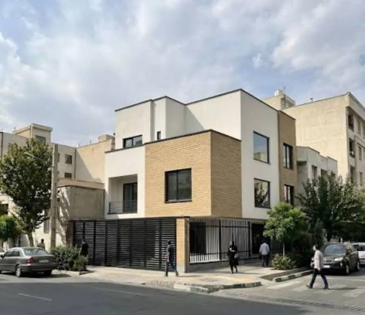 زمین کوی انوشه _دو نبش _ با مجوز مسکونی تجاری